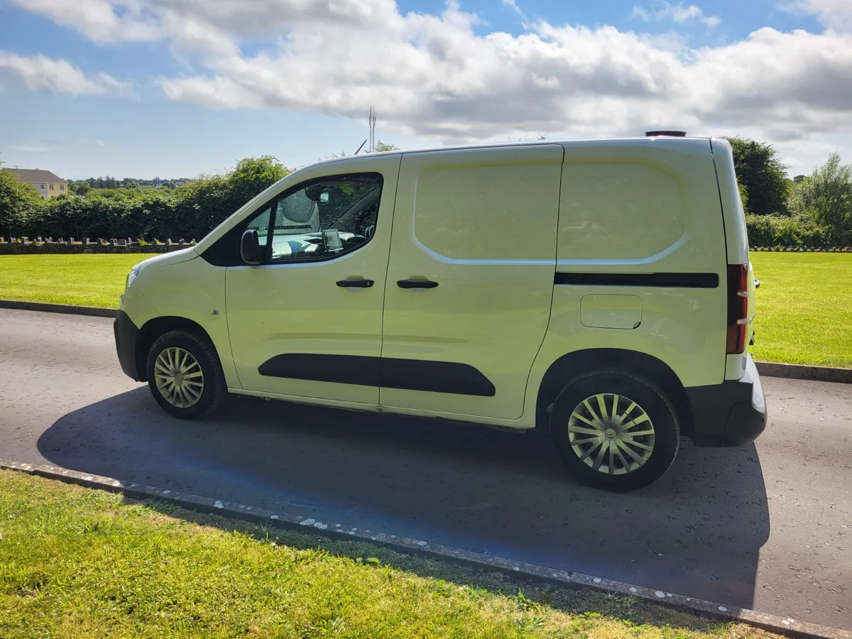 Citroen Berlingo  3 seater . 1 owner - Image 4