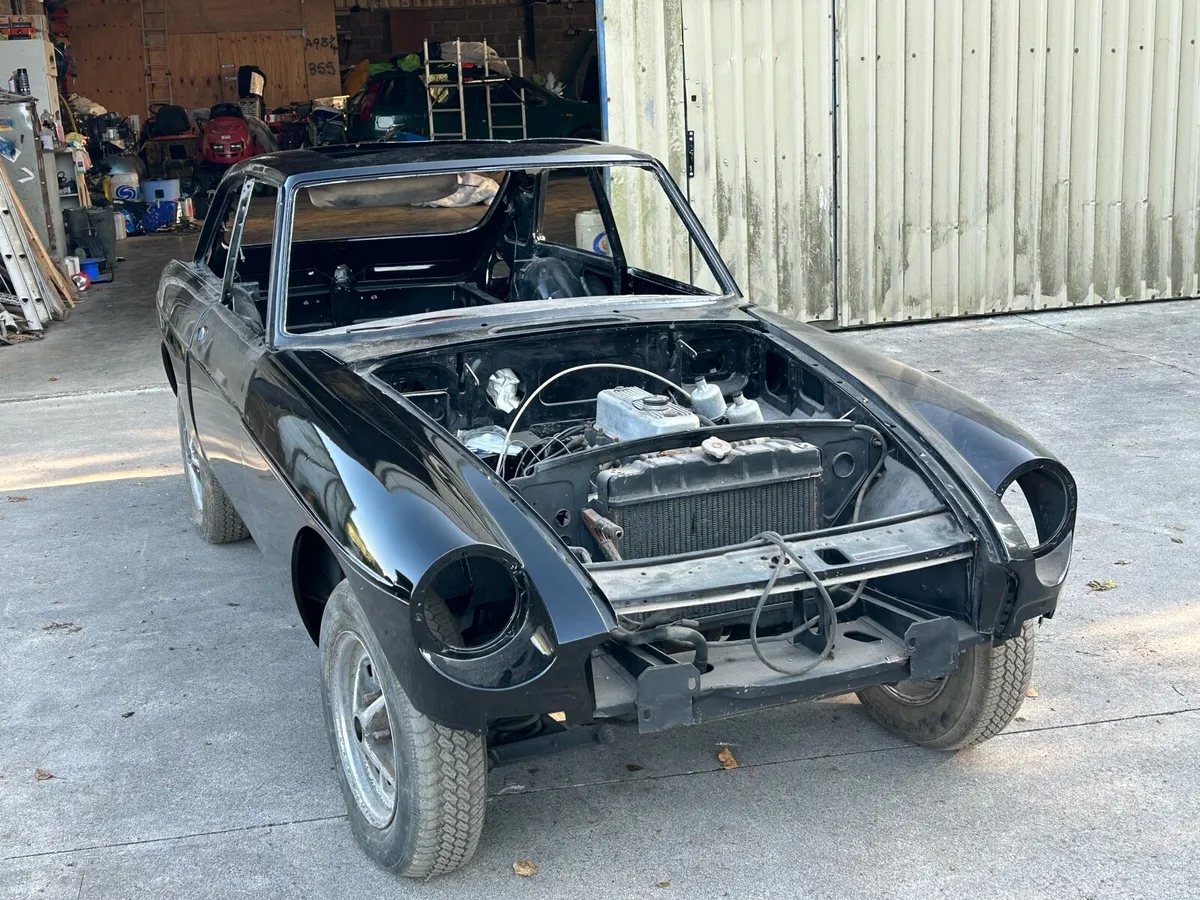 1976  mgb gt - Image 1