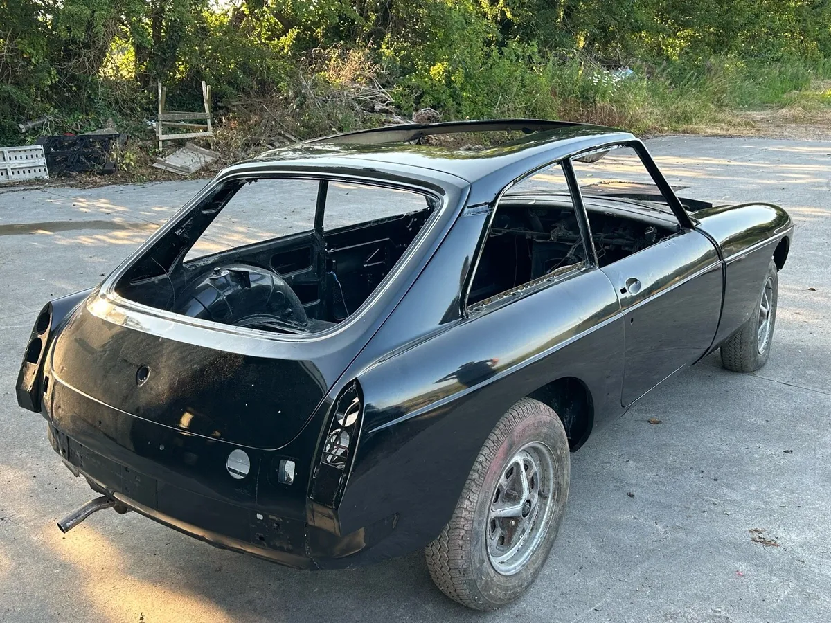 1976  mgb gt - Image 3