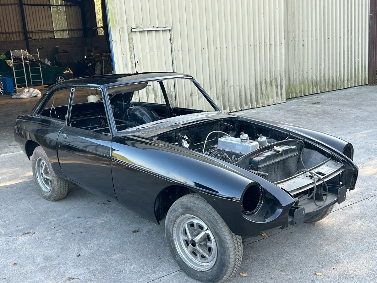 1976  mgb gt - Image 4
