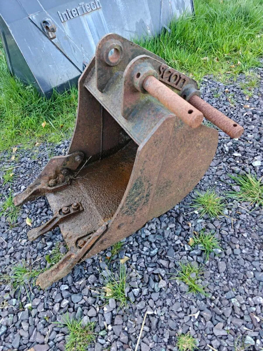 Scott 18" digging bucket brand new - Image 1