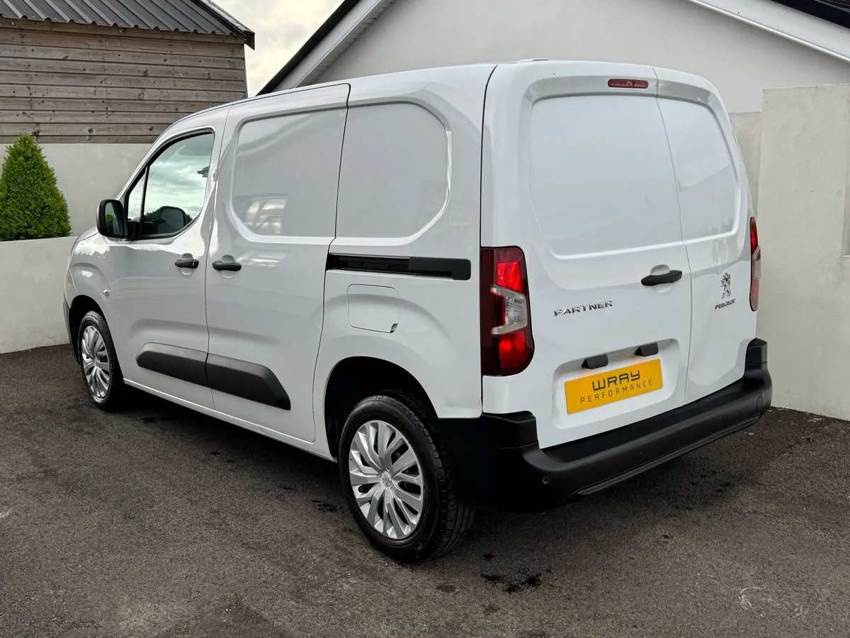 2023 Peugeot Partner Professional Prem+ 1.5 HDI - Image 2