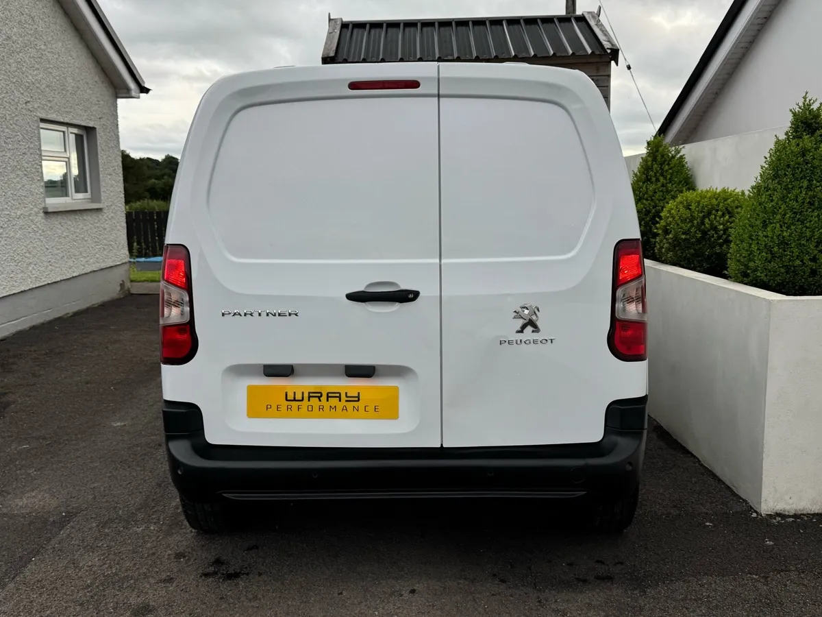 2023 Peugeot Partner Professional Prem+ 1.5 HDI - Image 3