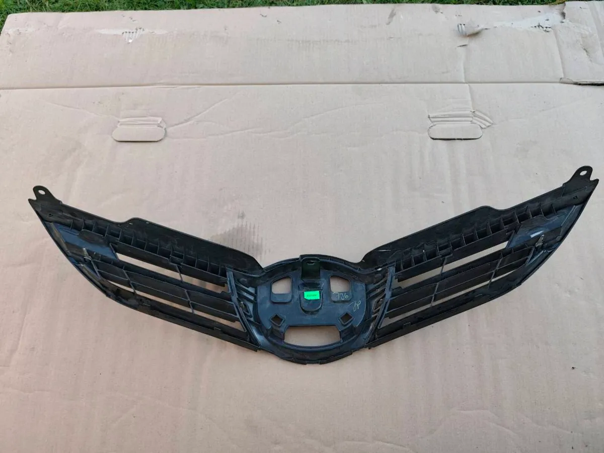 Toyota Auris front grille - Image 3