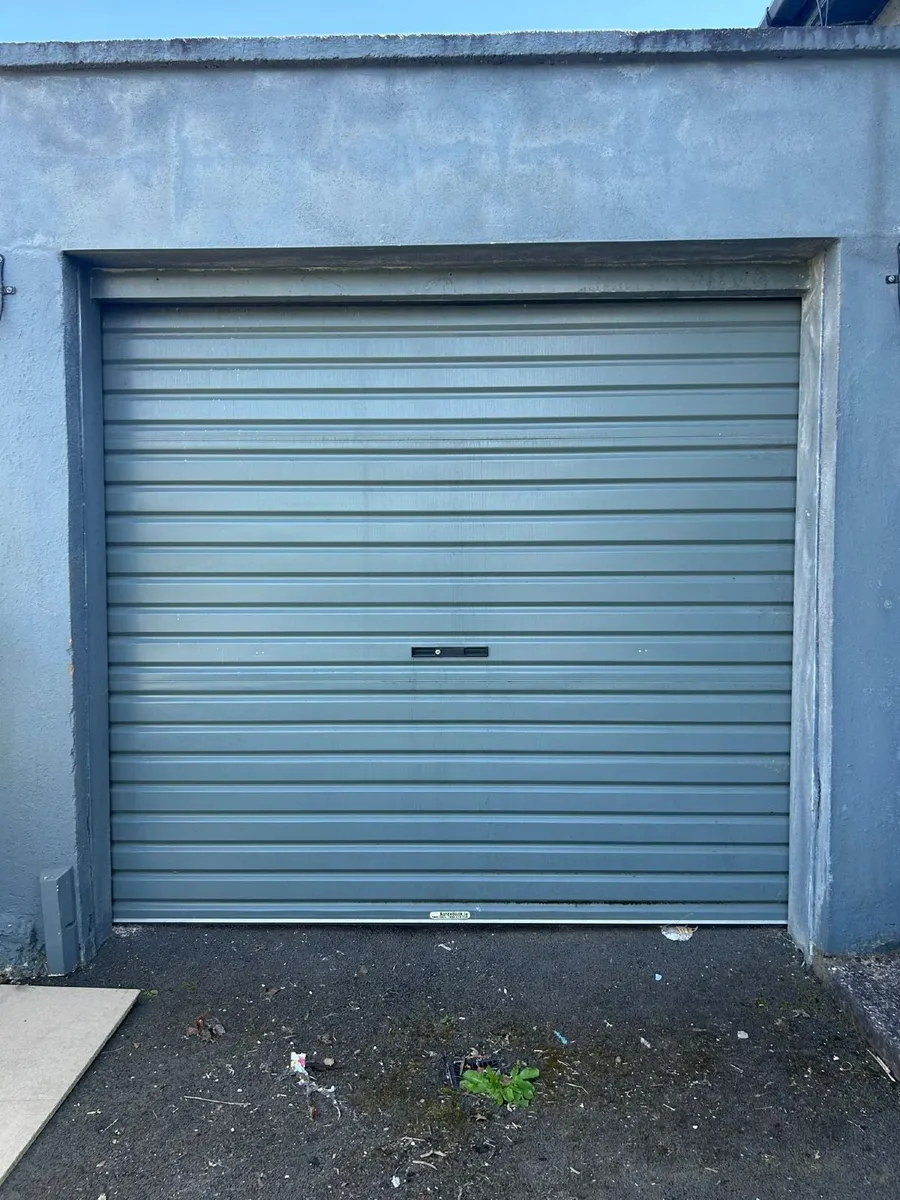 Roller garage door