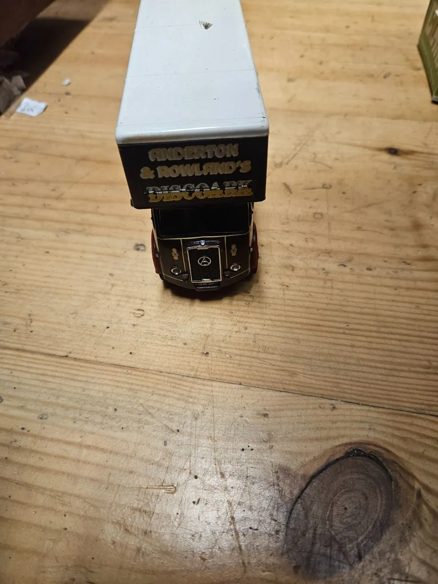 Corgi Circus Fair Ground Showmans Range Truck - Image 1