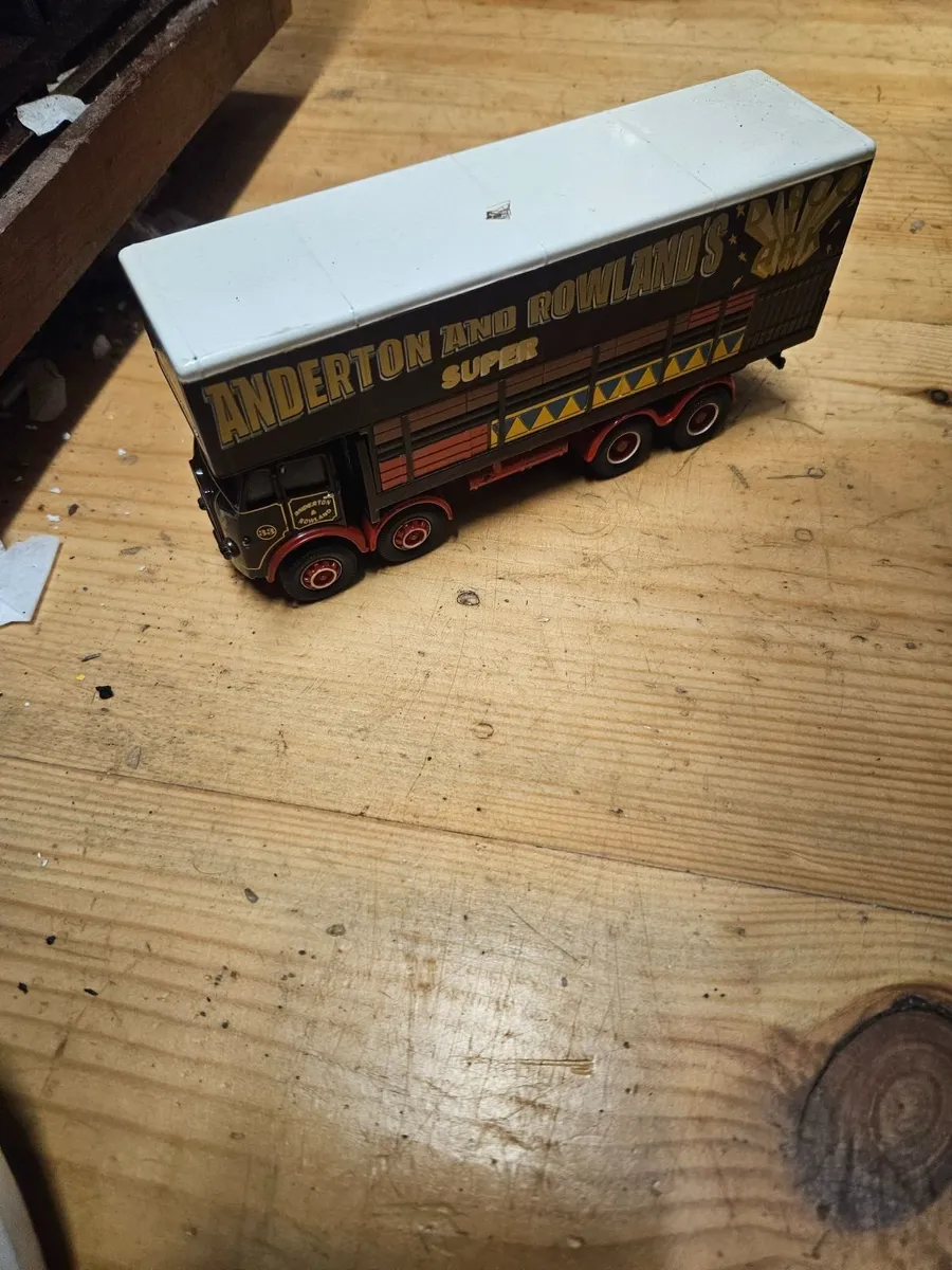 Corgi Circus Fair Ground Showmans Range Truck - Image 2