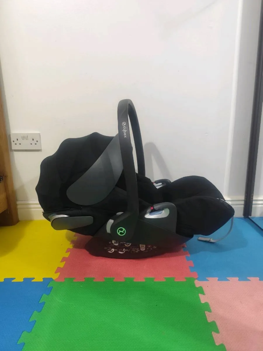 Cybex cloud Z i-size car seat and isofix base - Image 2