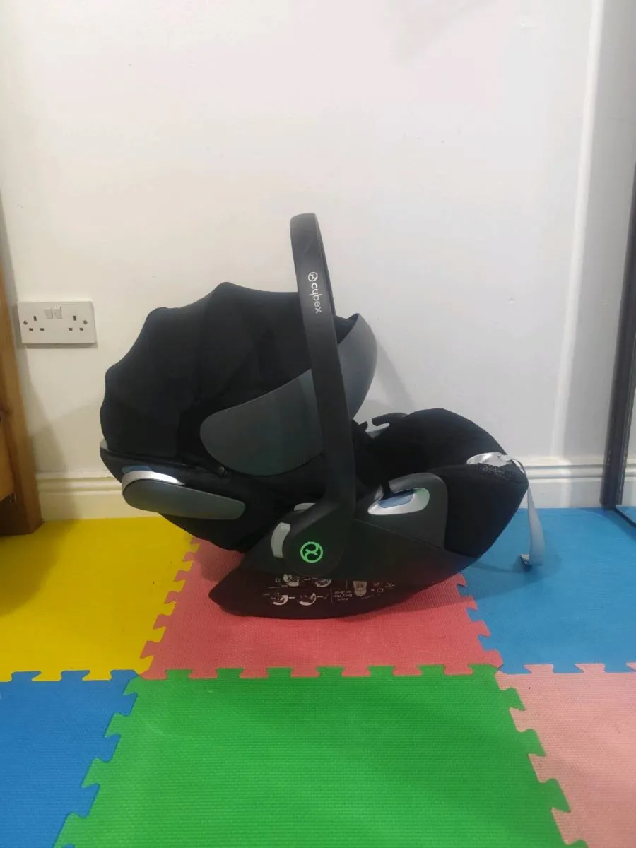 Cybex cloud Z i-size car seat and isofix base - Image 3