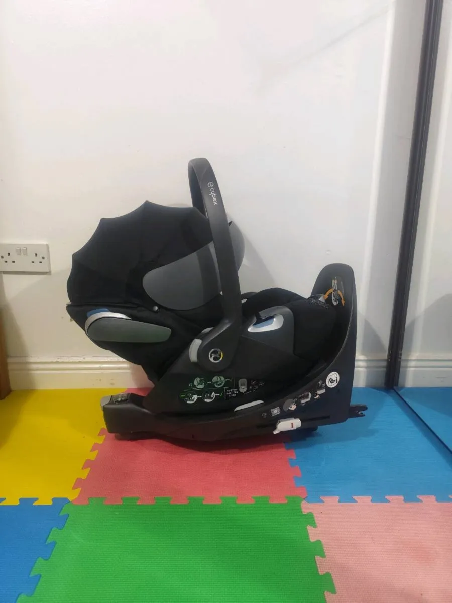 Cybex cloud Z i-size car seat and isofix base - Image 4