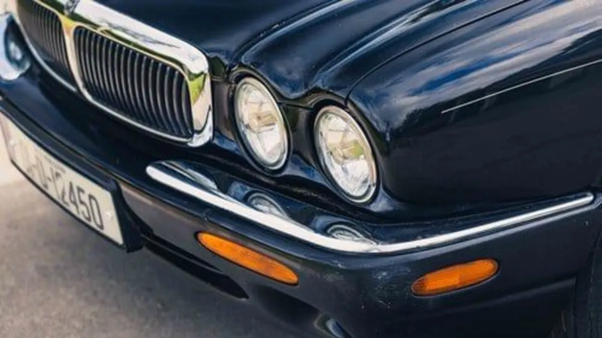 Jaguar XJ 2001 - Image 1