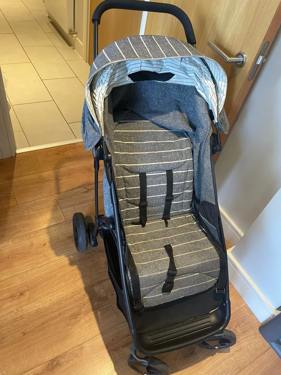 Graco Breaze Lite Stroller – Excellent Condition - Image 1