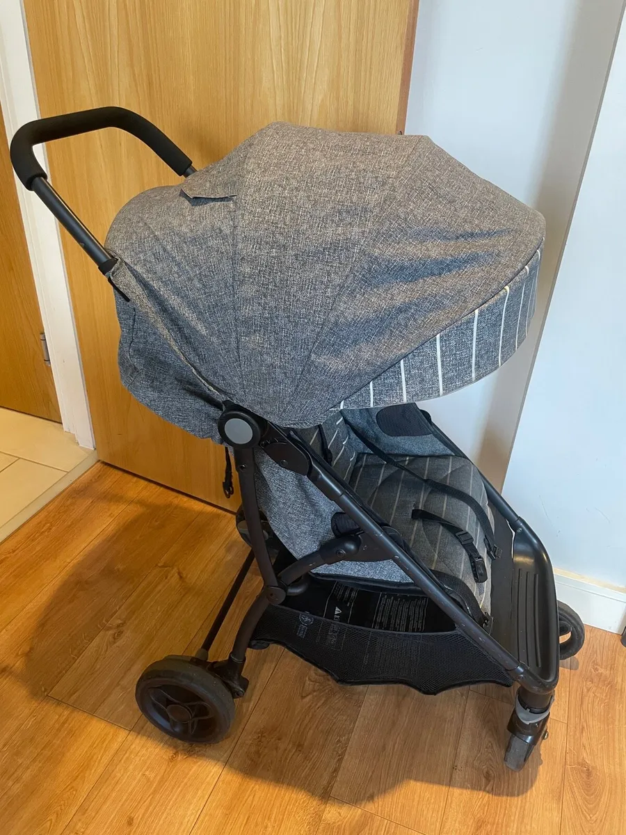 Graco Breaze Lite Stroller – Excellent Condition - Image 2