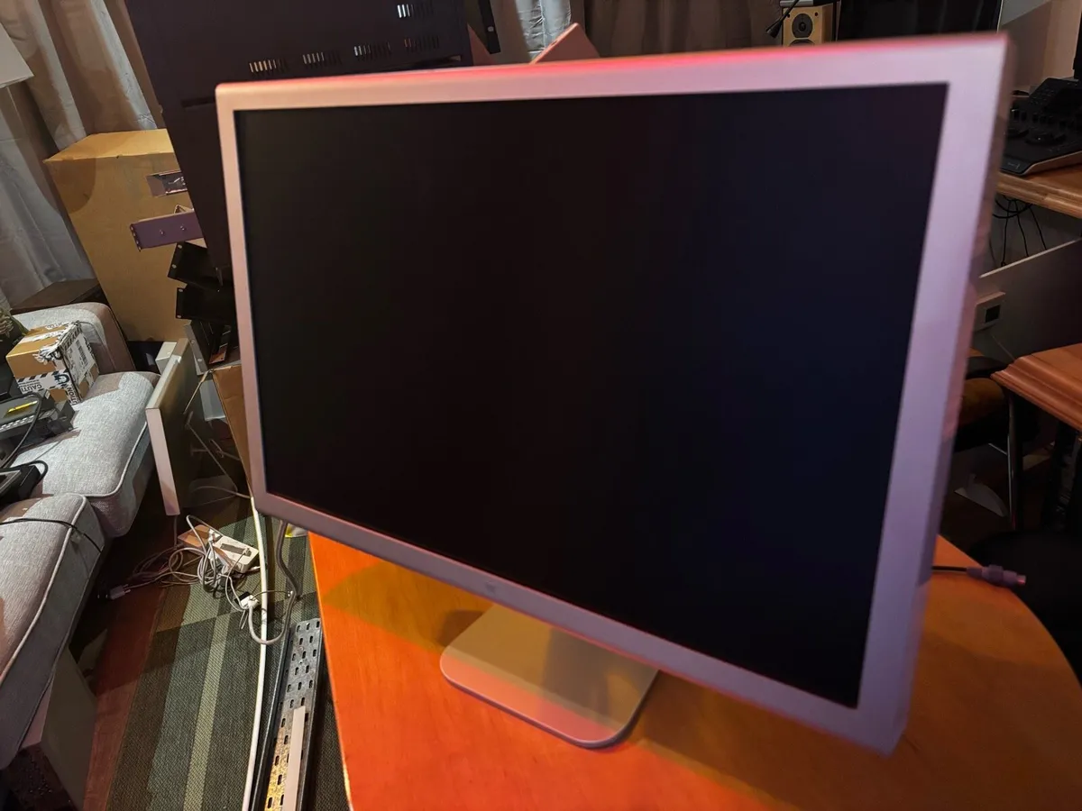 Apple Cinema Display 23 inch - Image 1