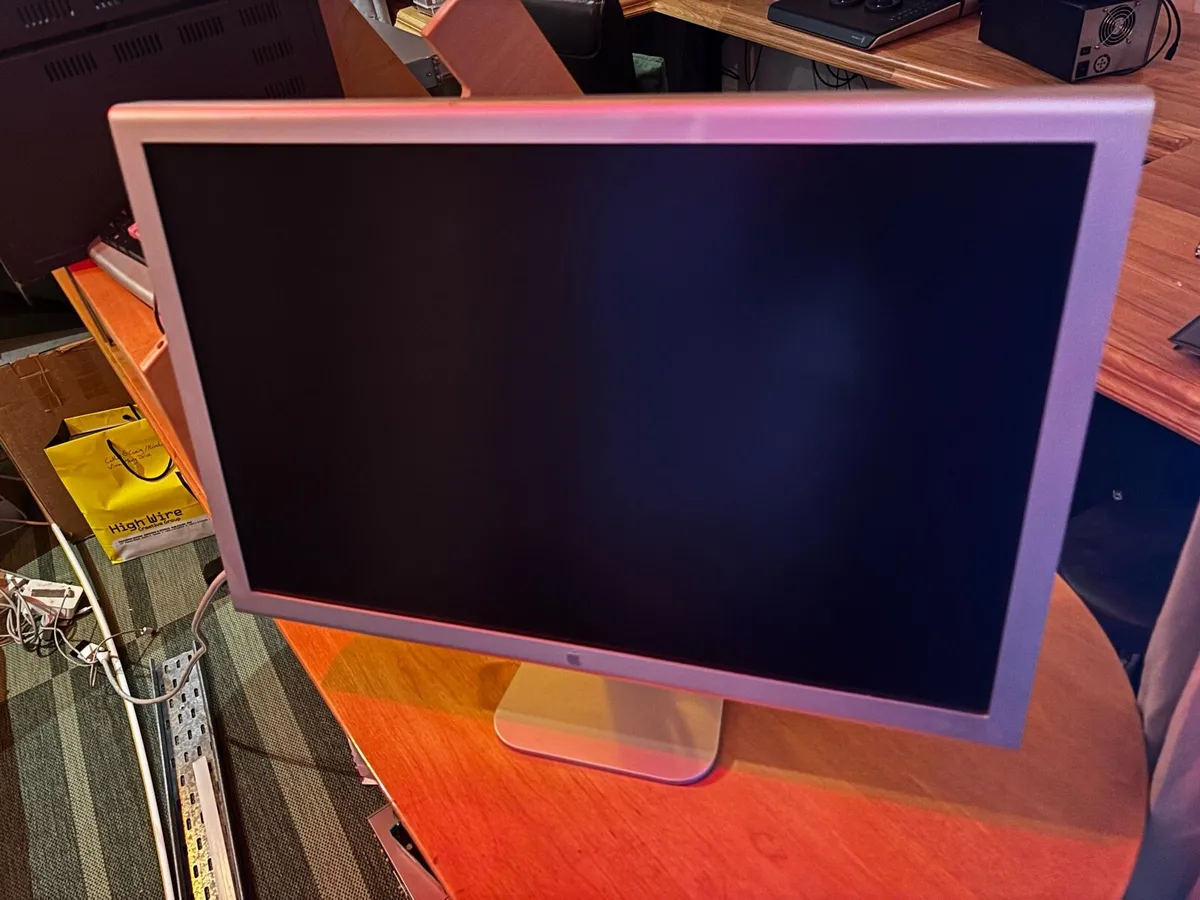 Apple Cinema Display 23 inch - Image 2
