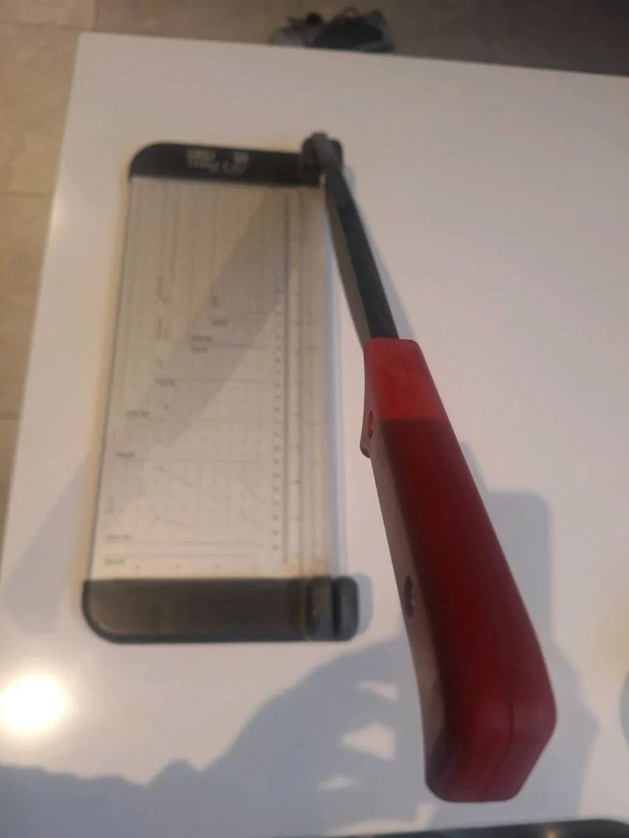 M & R Paper Cutter - Image 1