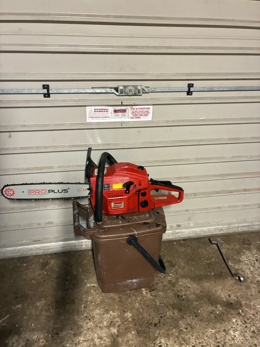 chainsaw - Image 1