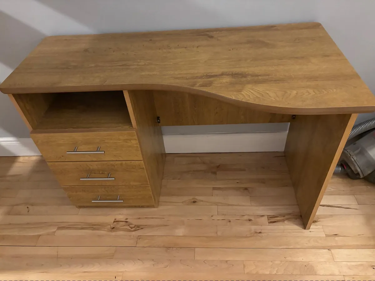 Office desk and chair - Image 3