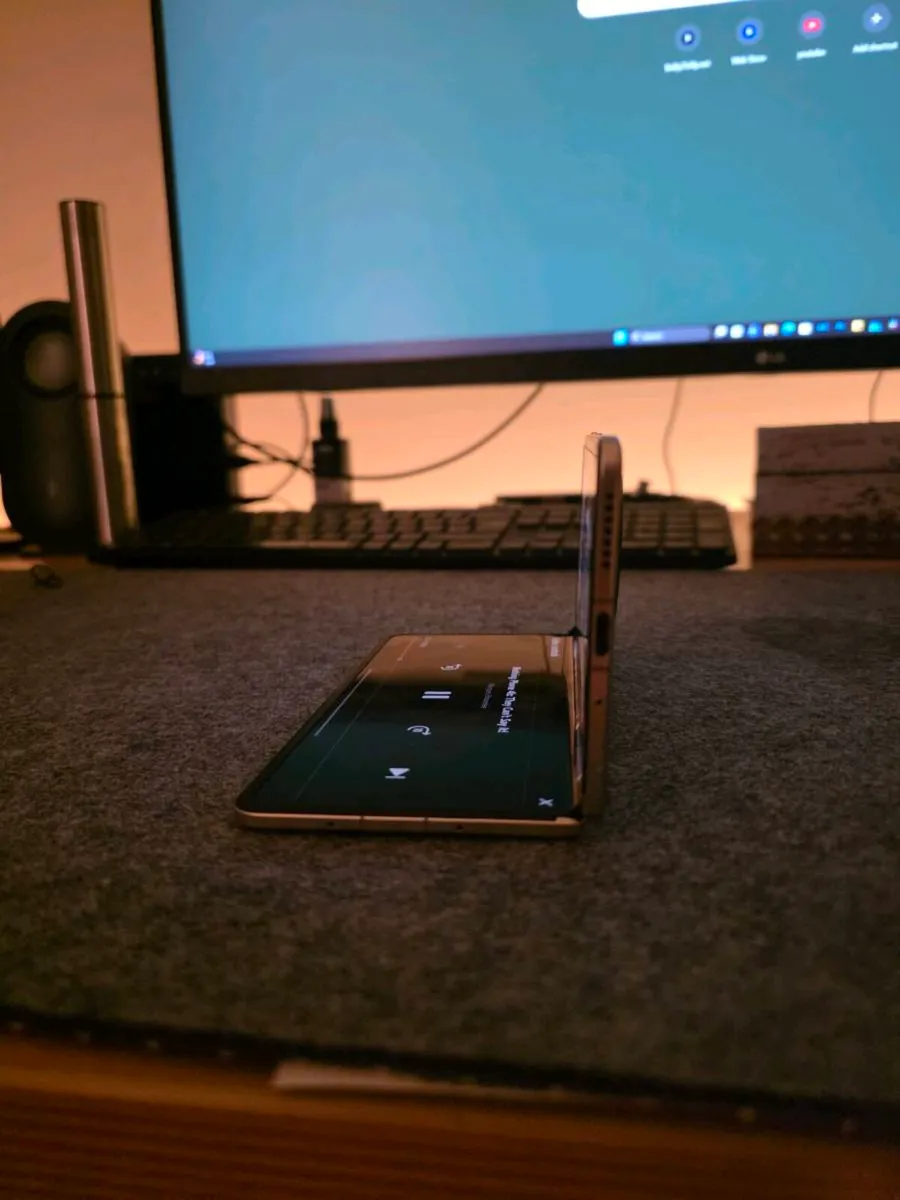 Honor Magic V5 foldable - Image 4