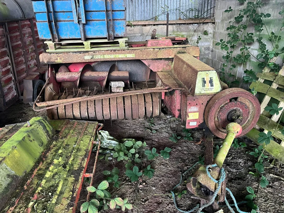 International square baler&NH 399 double  chop - Image 2