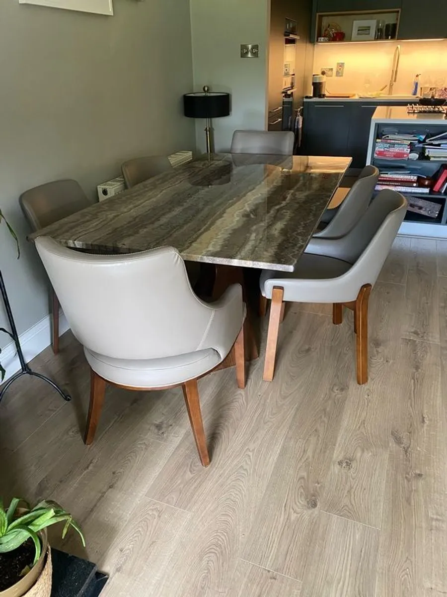 dining - Image 2