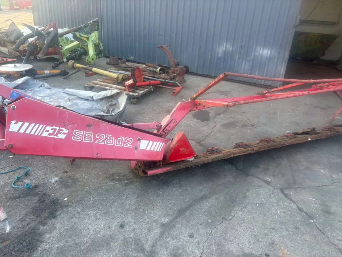 BREAKING JF DISC MOWERS