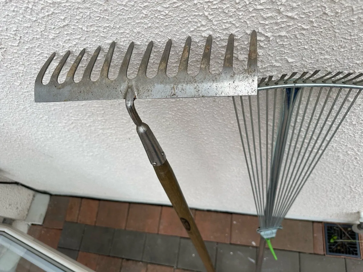 2 Garden rakes - Image 1