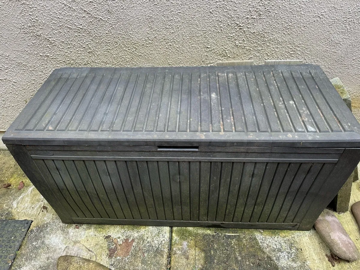 Outdoor storage box - Image 1