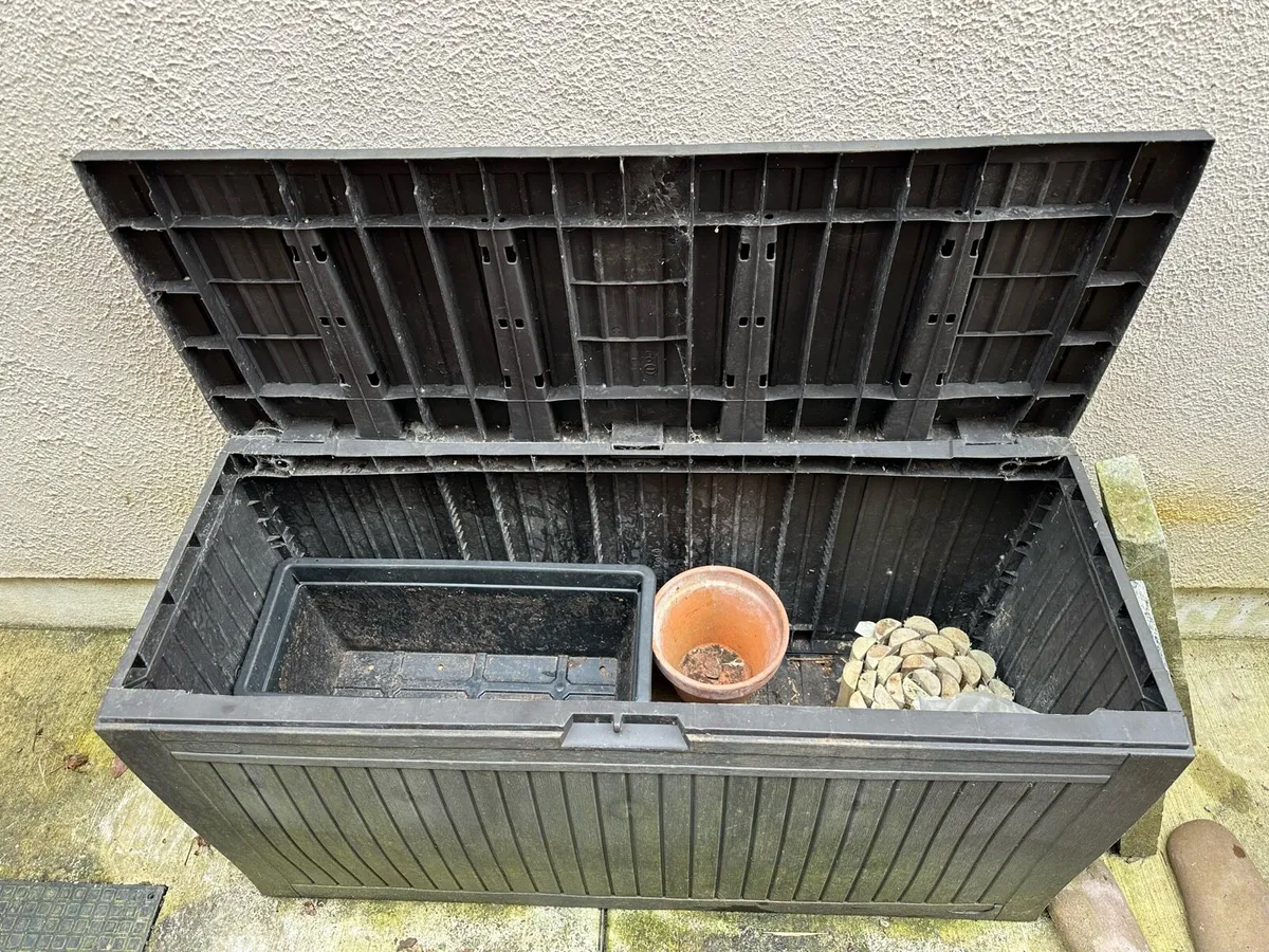 Outdoor storage box - Image 2