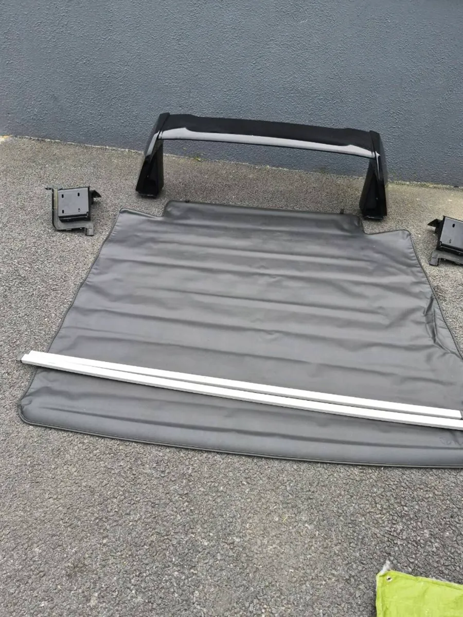 Toyota hilux gr sport 2025 tonneau cover/spoiler - Image 1