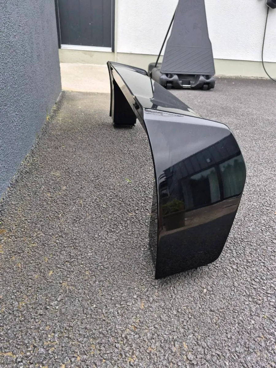 Toyota hilux gr sport 2025 tonneau cover/spoiler - Image 3