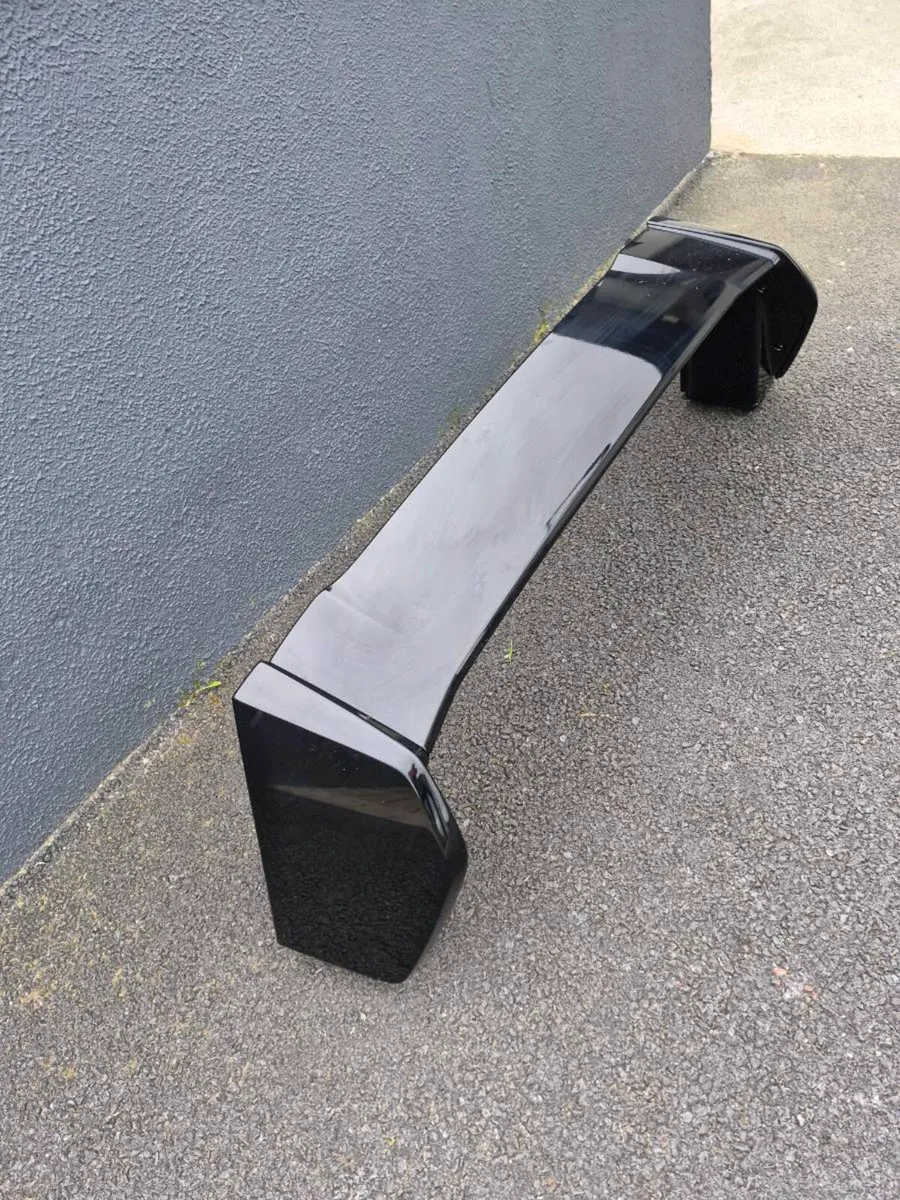Toyota hilux gr sport 2025 tonneau cover/spoiler - Image 4