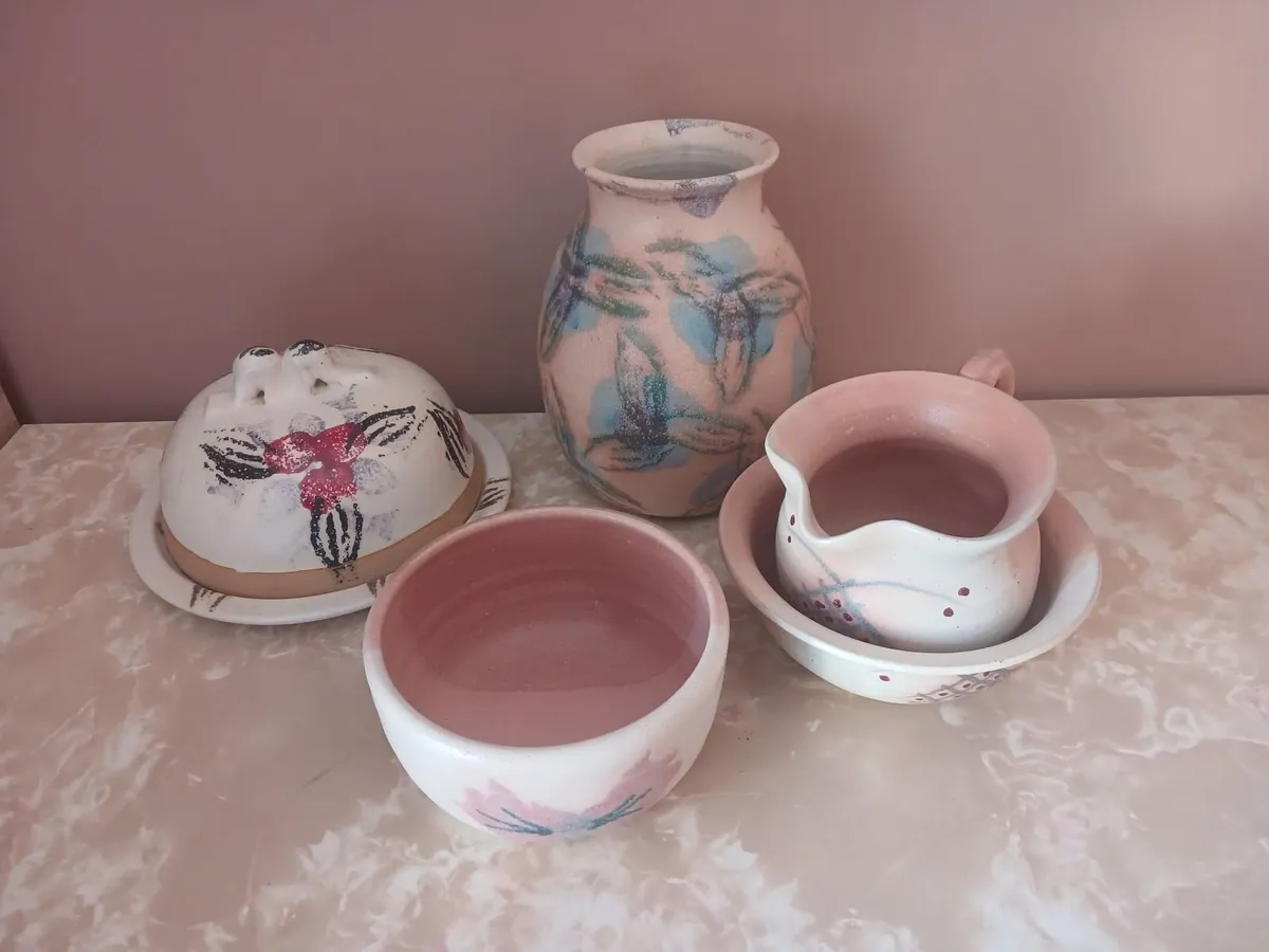 Suzanne May pottery - Image 2