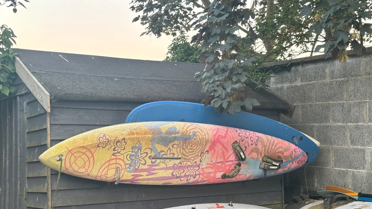 2 Wind surfers and 2 sails - Image 1