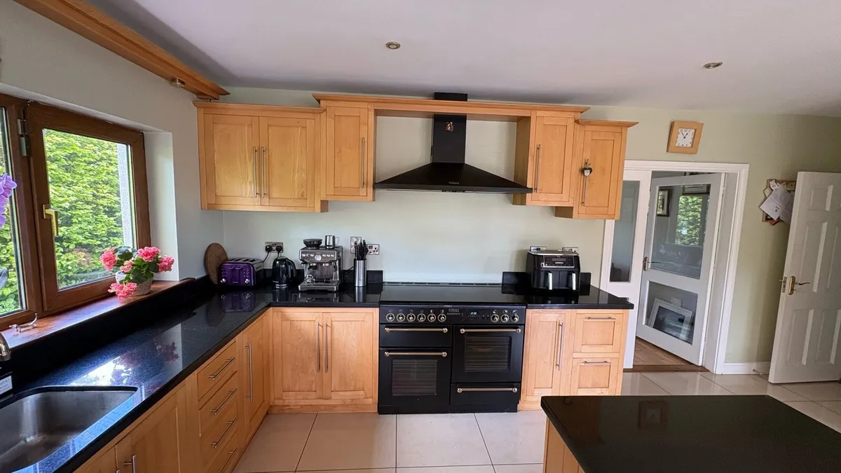 Solid Maple In-Frame Shaker Kitchen - Image 4