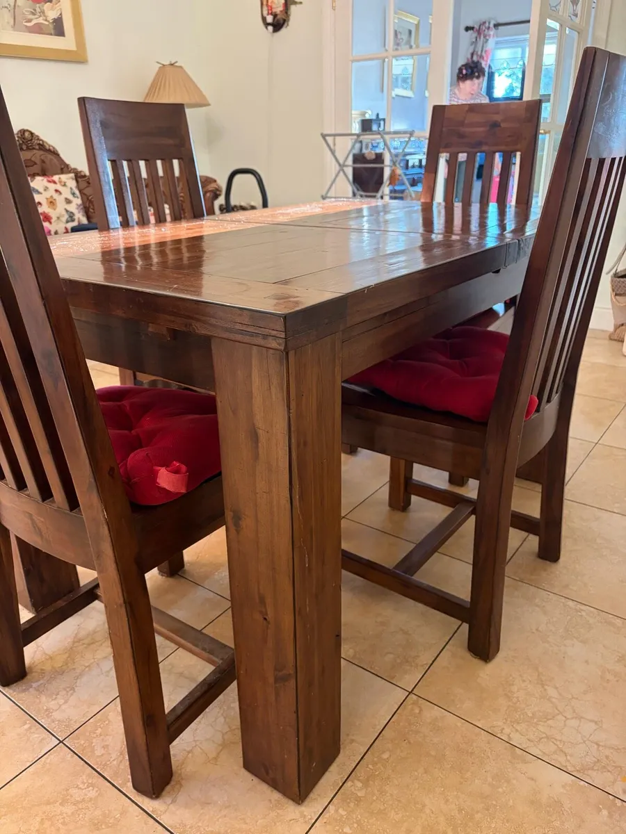 Hard wood extendable kitchen table + chairs - Image 2