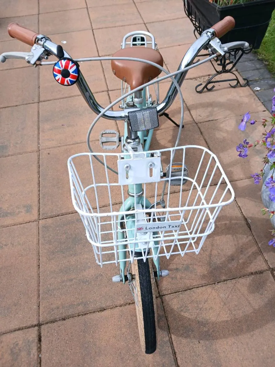 Girls 16 inch bike - Image 3