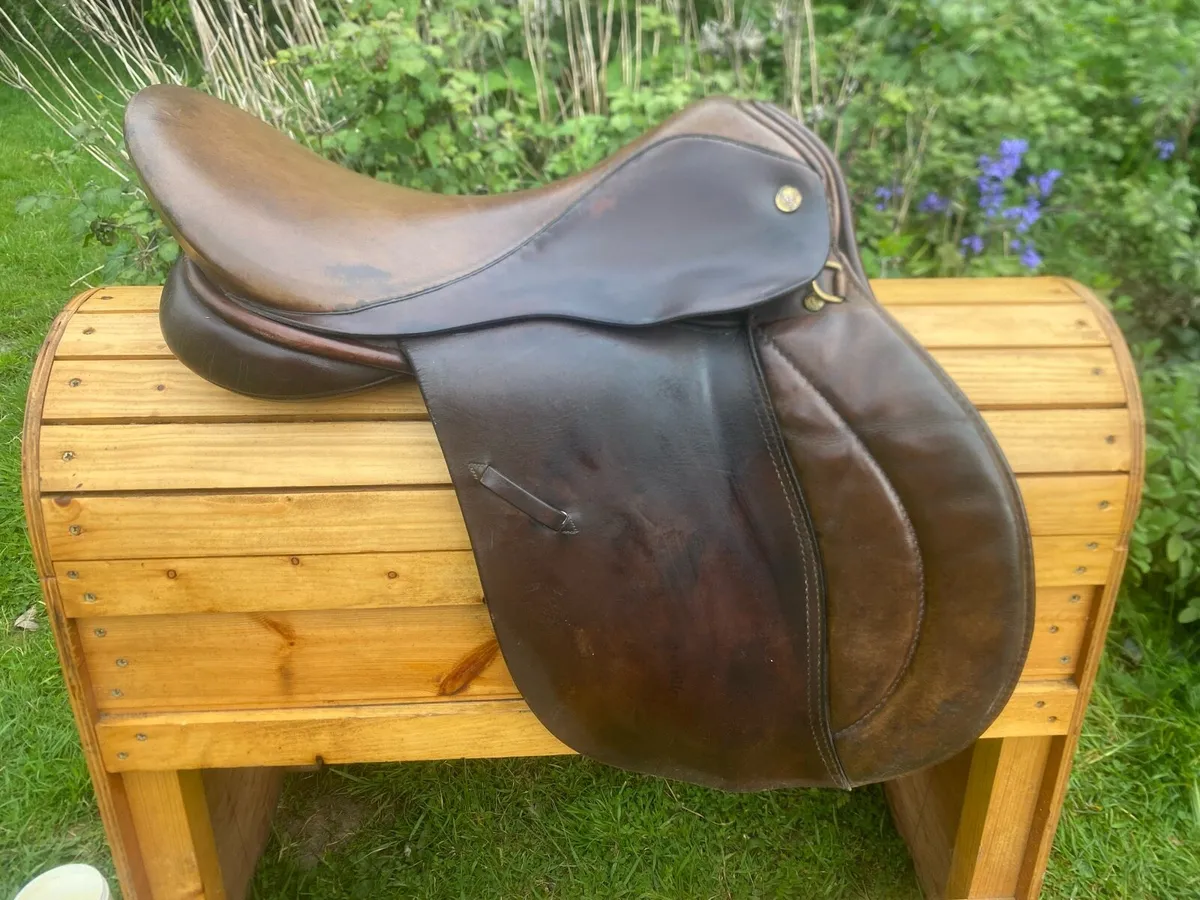 Symonds brown Leather saddle - Image 1