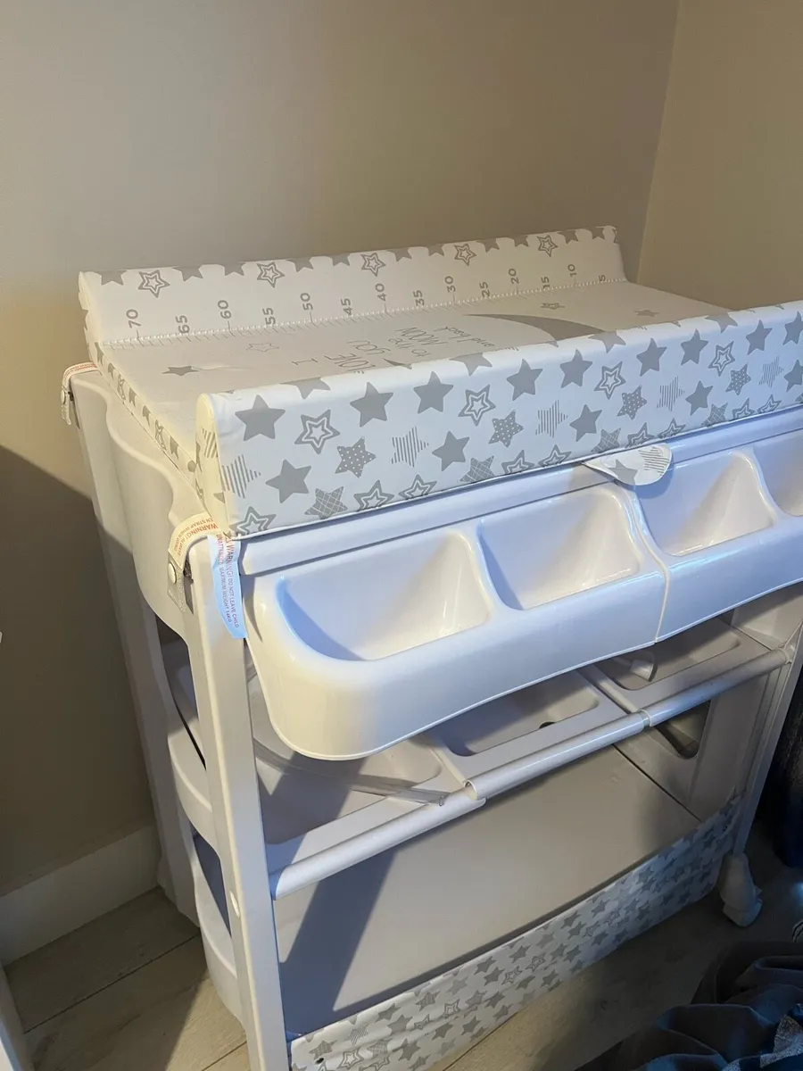 Babylo Bath and Baby Changing - Image 1
