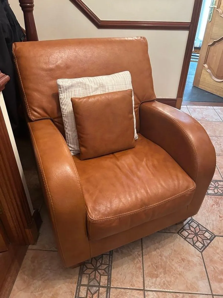 Superb Brown Leather Suite - Image 1