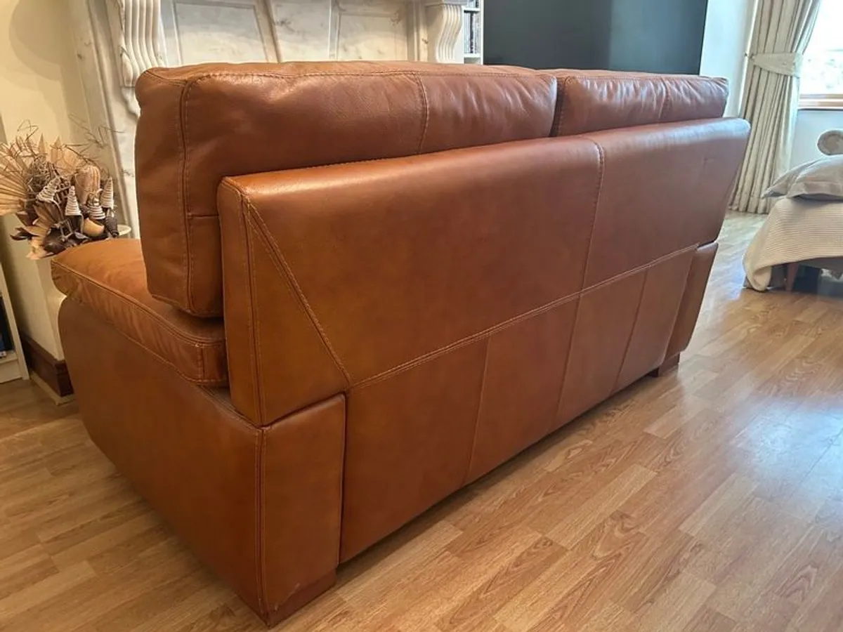 Superb Brown Leather Suite - Image 3