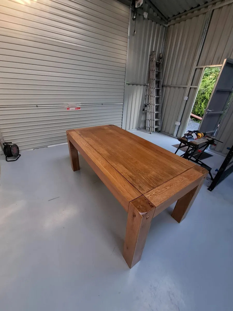 Solid Oak dinning table - Image 1