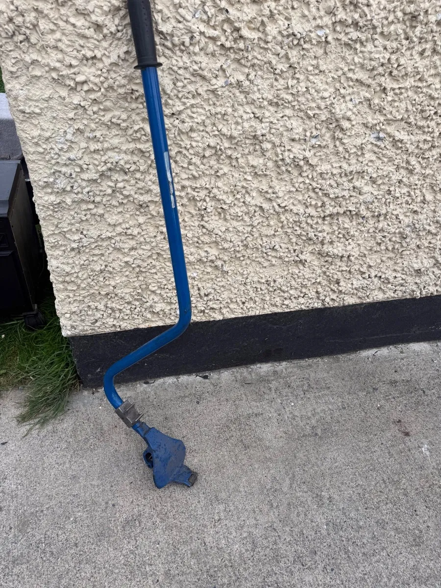 Truck tyre remover - Image 1