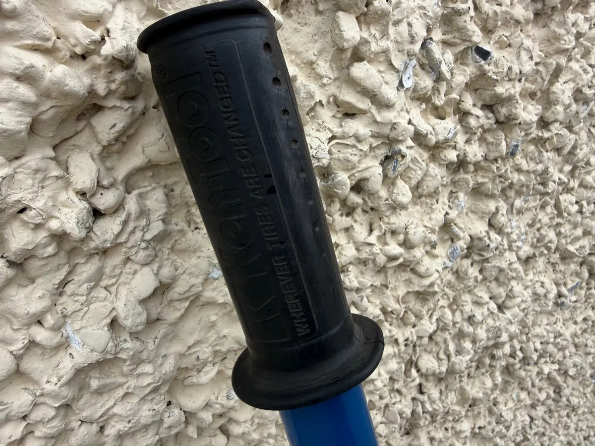 Truck tyre remover - Image 2