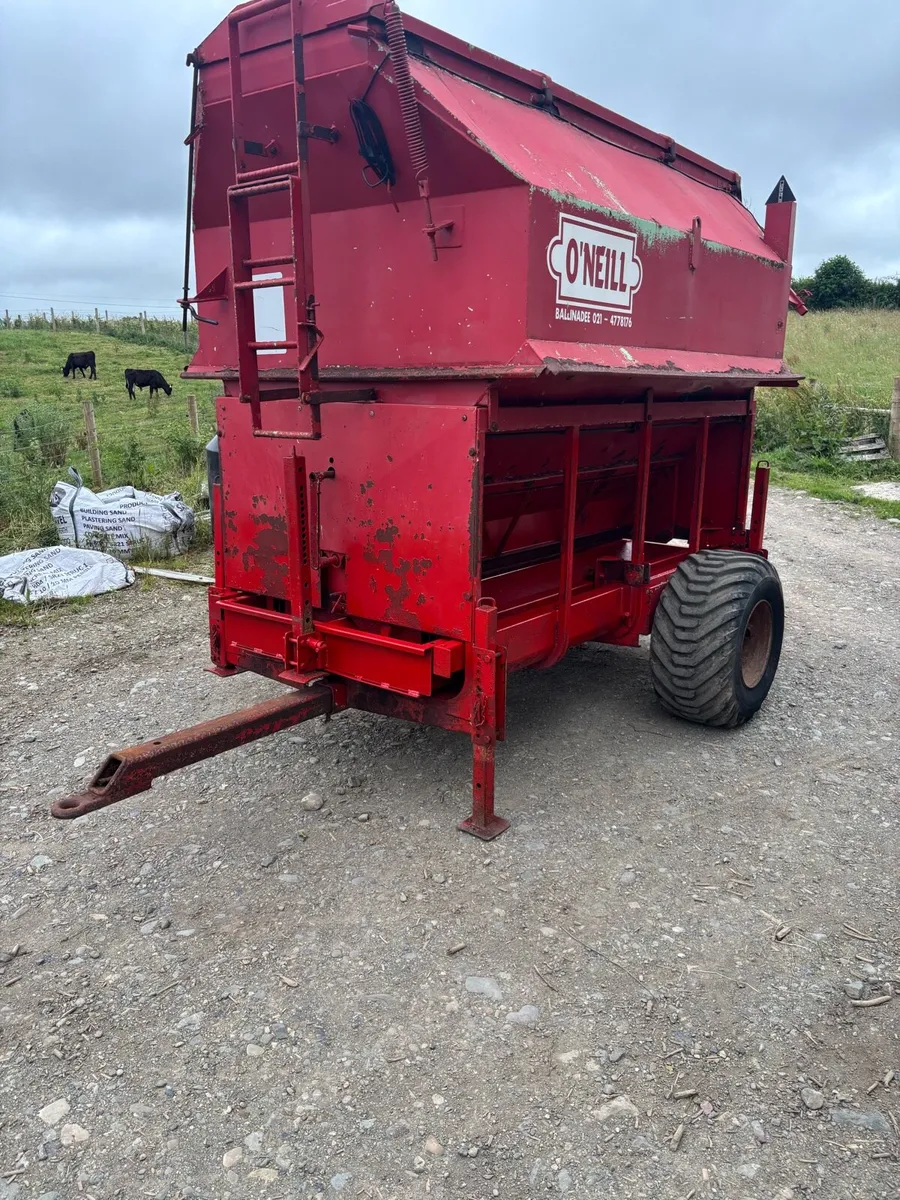 O Neills feeding trailer - Image 1