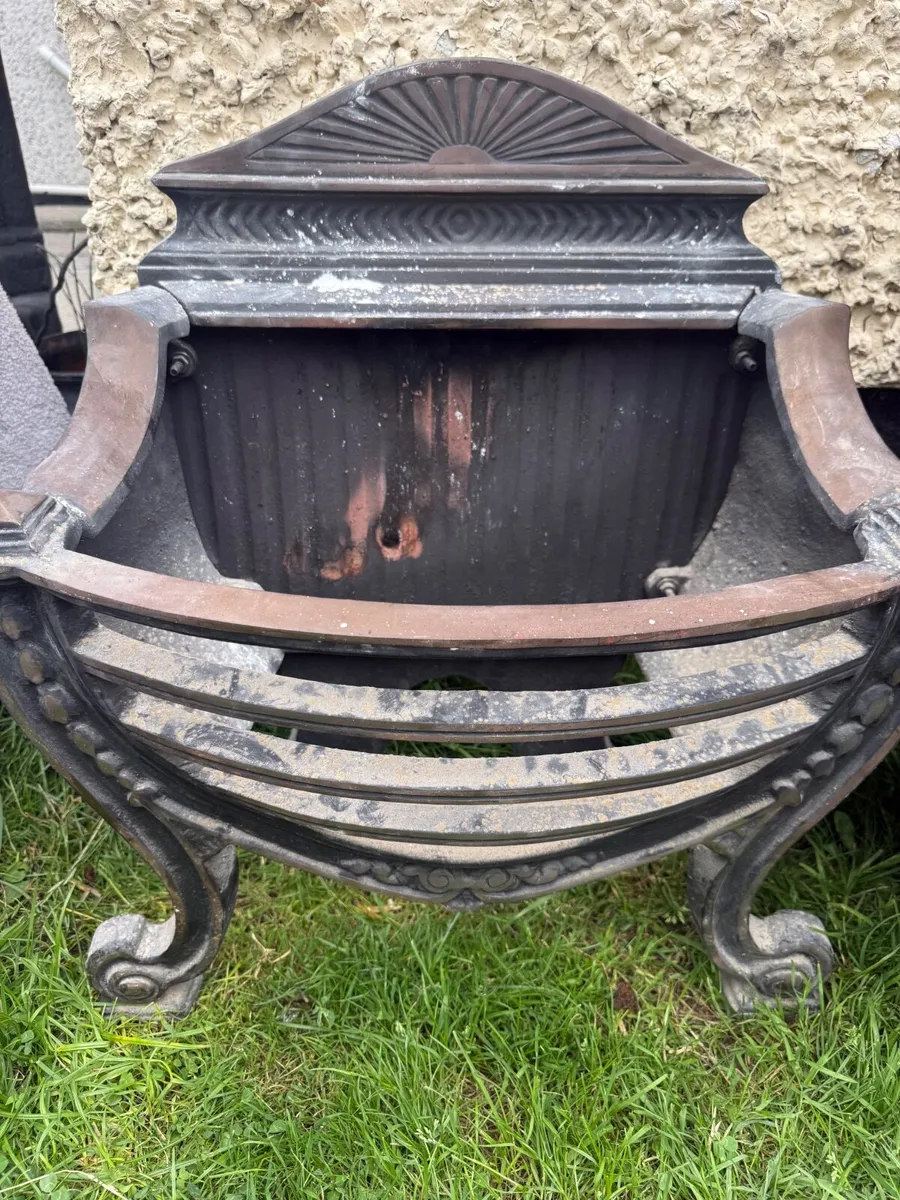 Victorian style fire basket - Image 1