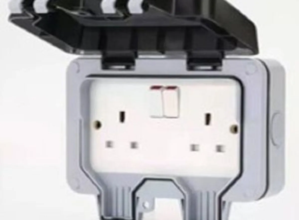 Twin Switched Outdoor Socket