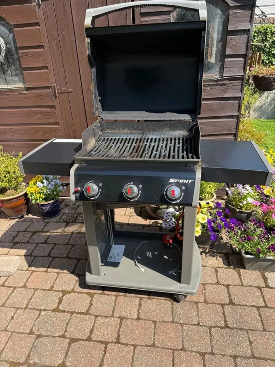 Weber Spirit Classic E-310 3 Burner Gas BBQ - Image 3