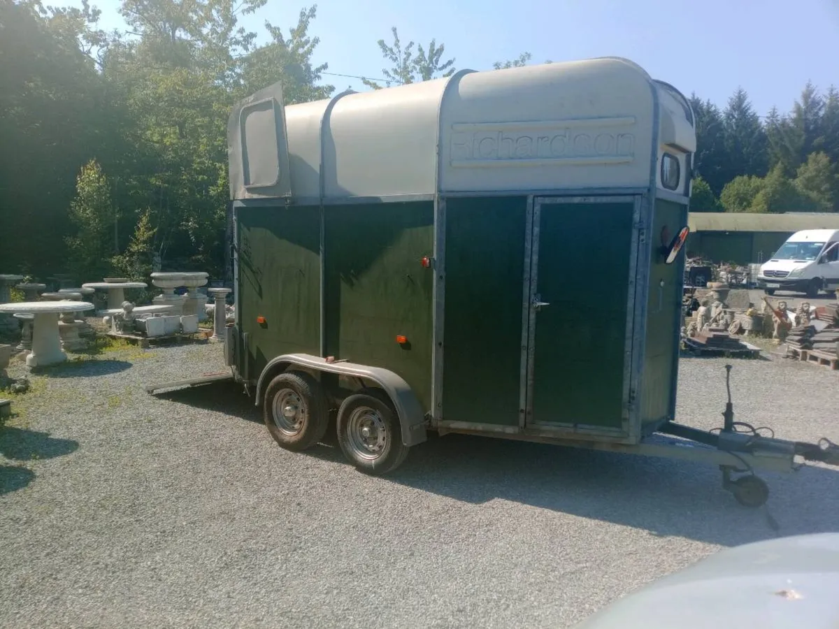 Quality double horse box