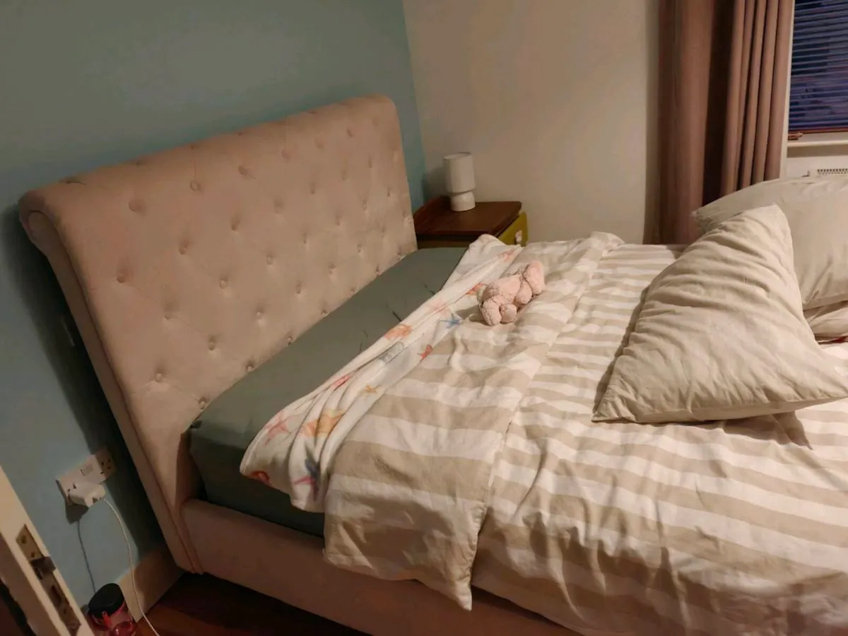 Blush pink DOUBLE BED - Image 3